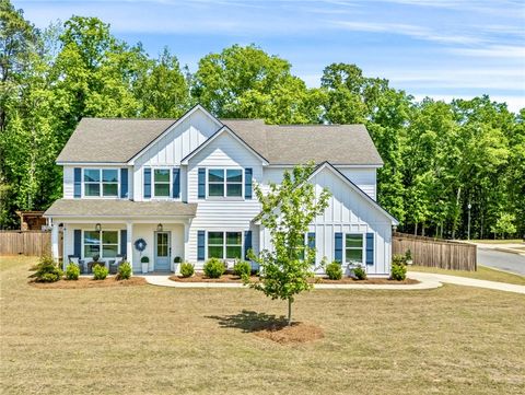 Photo of 1005 FINN Court, Opelika, AL 36801 (MLS # 180111)
