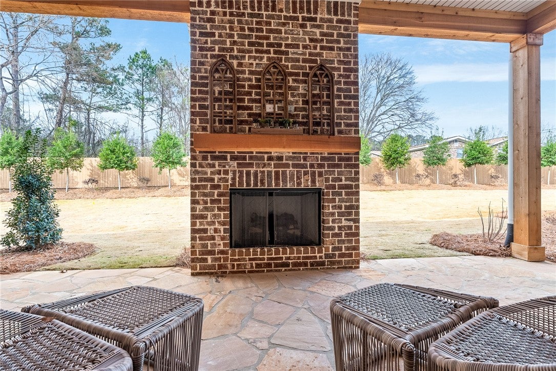 2245 BELLEVUE Place