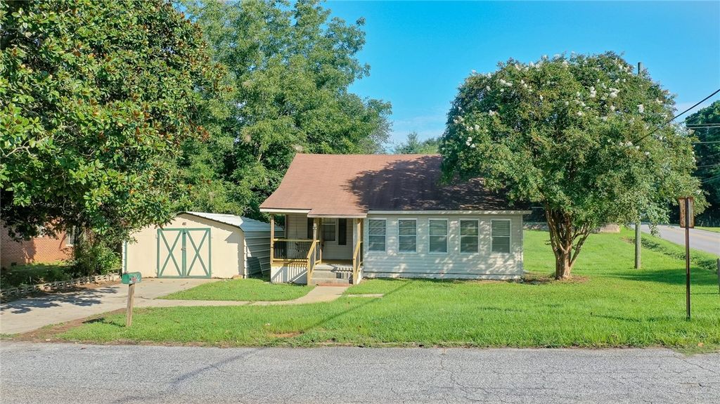 Photo of 813 SPRING Street, Valley, AL 36854 (MLS # 177365)
