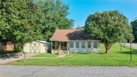 Photo of 813 SPRING Street, Valley, AL 36854 (MLS # 177365)