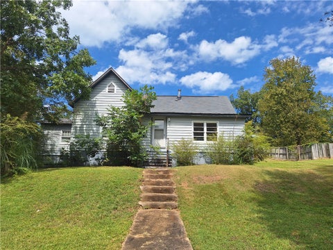 Photo of 102 GLENN Street, Valley, AL 36854 (MLS # 182249)
