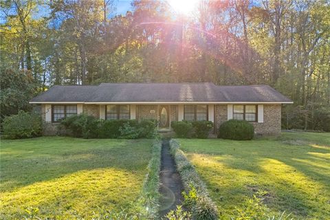 Photo of 401 WATKINS Avenue, Opelika, AL 36804 (MLS # 177257)