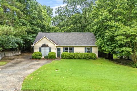 Photo of 402 HARWELL HILLS Street, Opelika, AL 36801 (MLS # 180883)