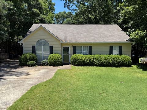 Photo of 402 HARWELL HILLS Street, Opelika, AL 36801 (MLS # 180883)