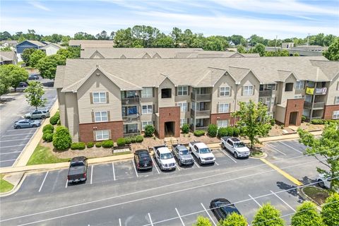 Photo of 730 W MAGNOLIA Avenue #1-304, Auburn, AL 36832 (MLS # 180793)