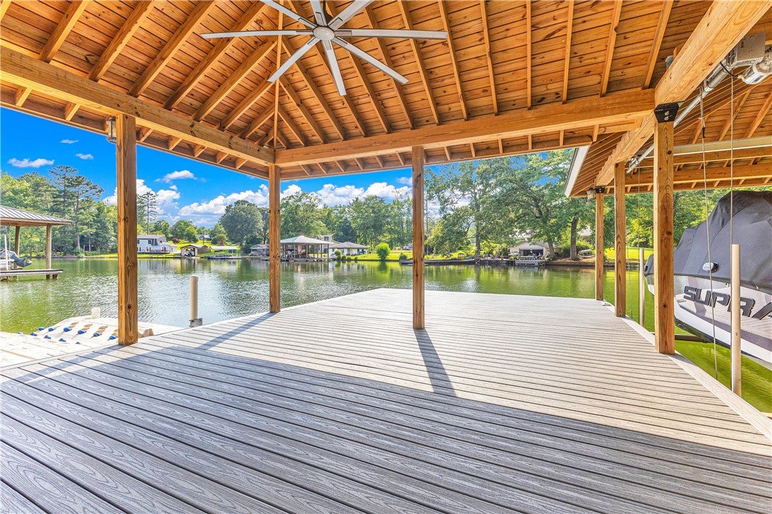 744 LAKESHORE Drive
