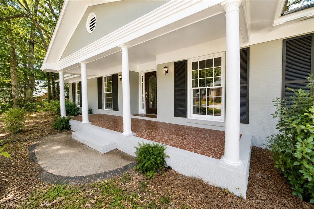 Photo of 1503 GWEN MILL Drive, Opelika, AL 36801 (MLS # 181261)