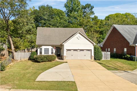Photo of 518 N DONAHUE Drive, Auburn, AL 36830 (MLS # 181028)