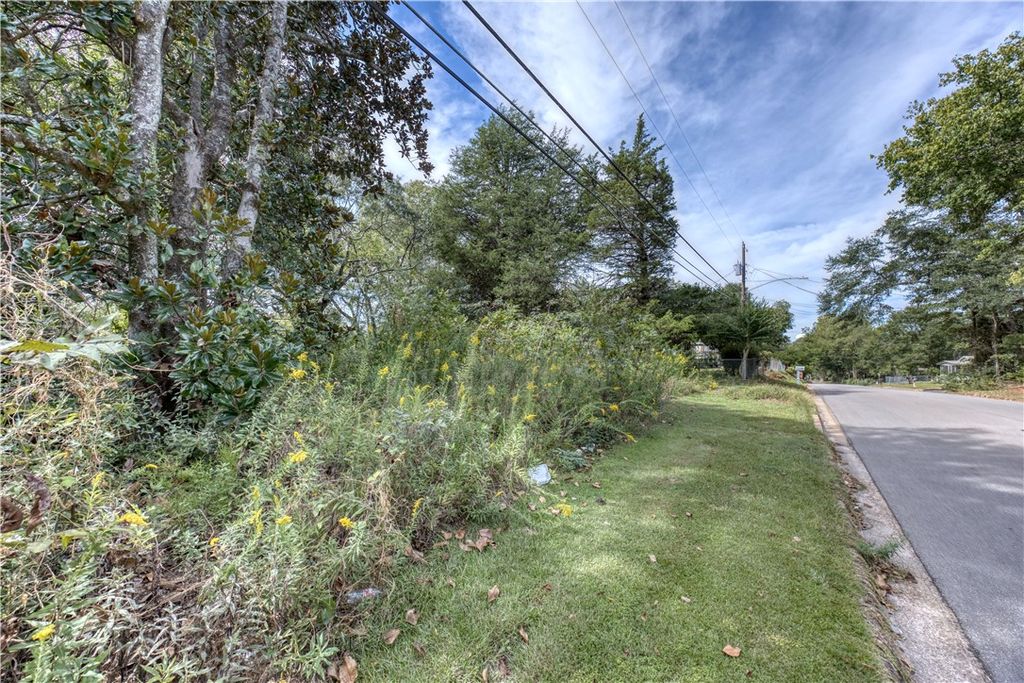 Photo of 923 HOLMES Avenue, Auburn, AL 36802 (MLS # 176947)