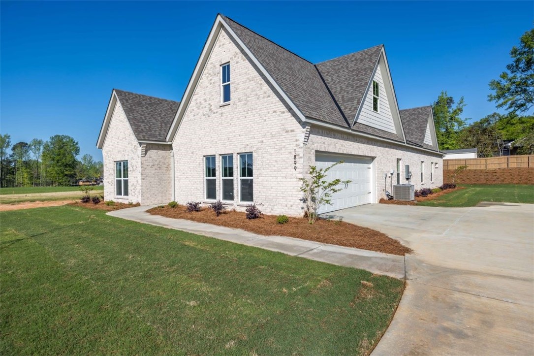 1899 LONG LEAF Lane