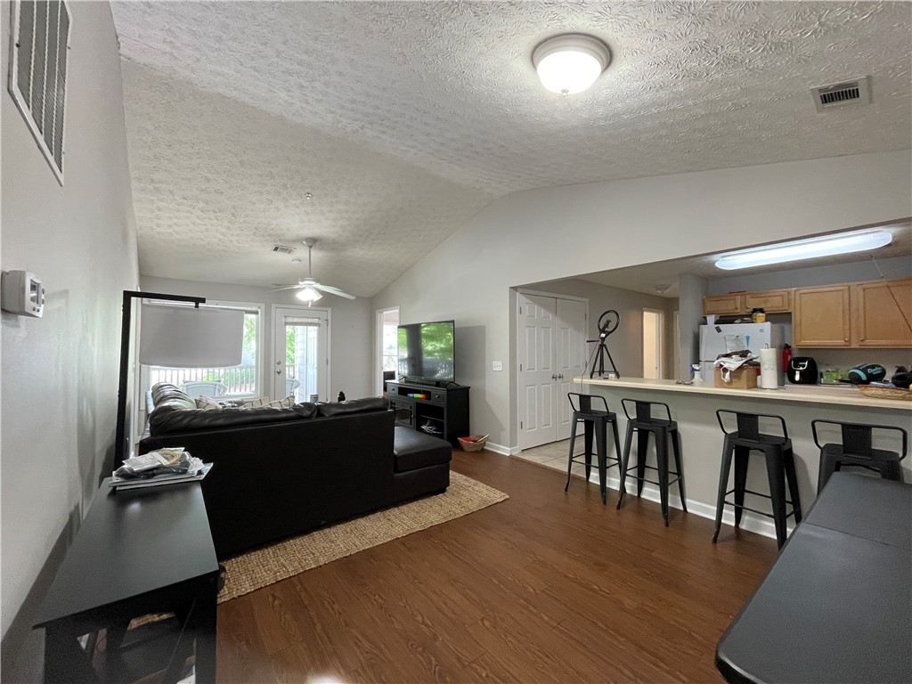 1385 S DONAHUE Drive 4201