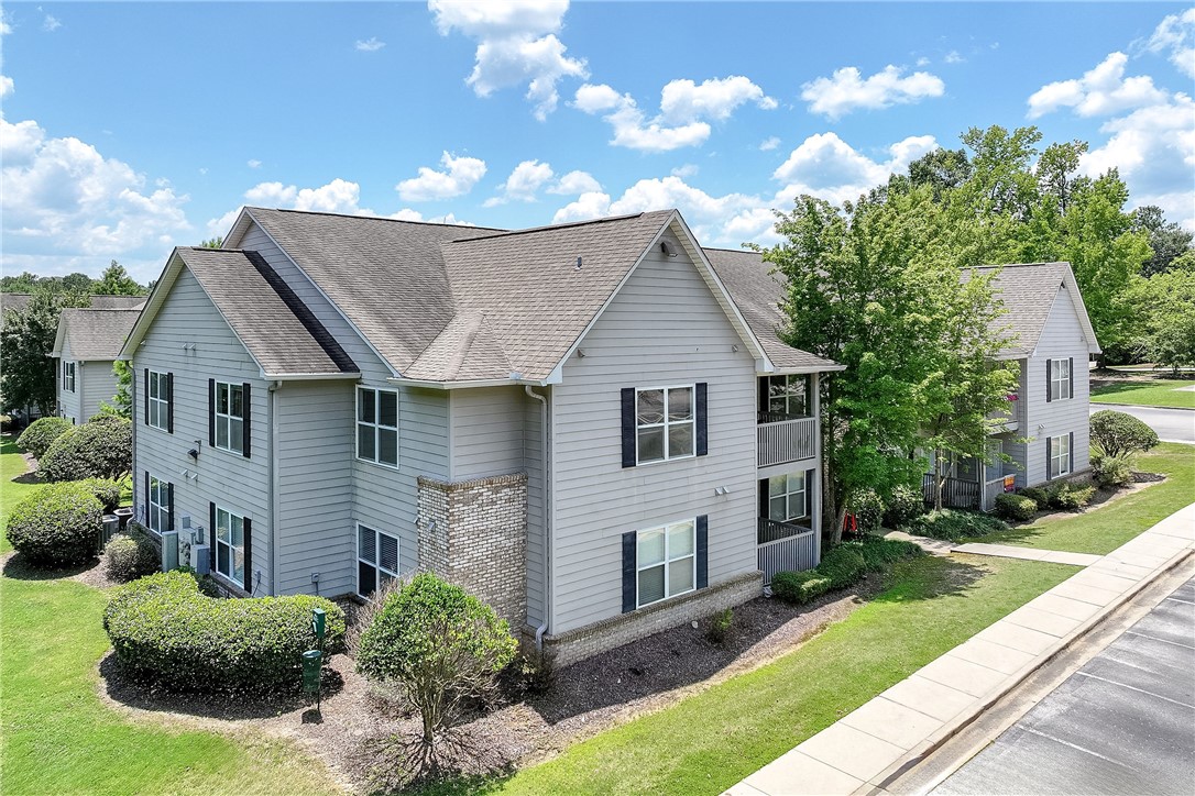 1385 S DONAHUE Drive 4201