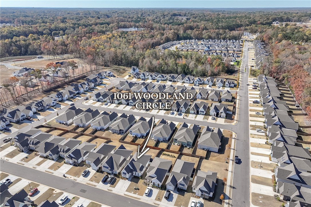 1061 WOODLAND Circle