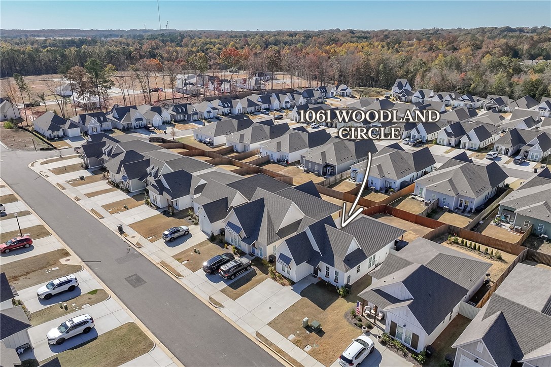 1061 WOODLAND Circle