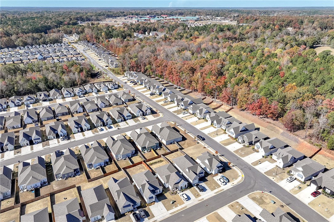 1061 WOODLAND Circle