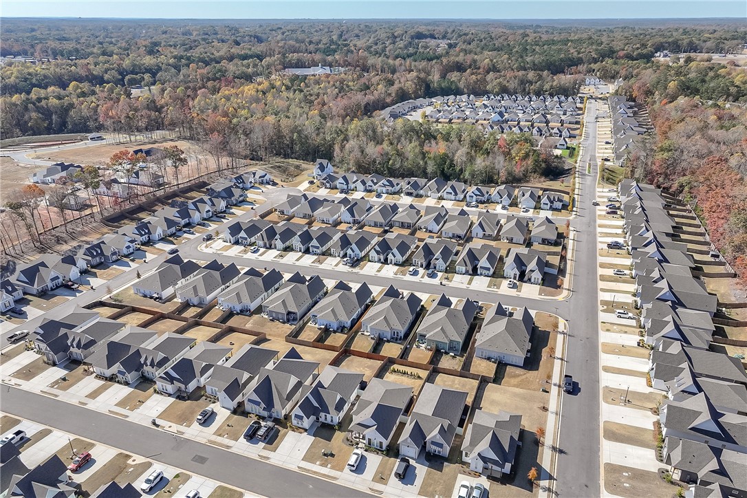 1061 WOODLAND Circle