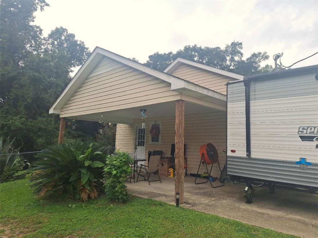705 WEHRING Lane