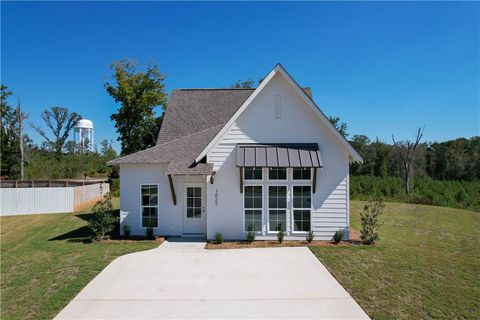 Photo of 1027 CROSSING Court E, Valley, AL 36854 (MLS # 178094)