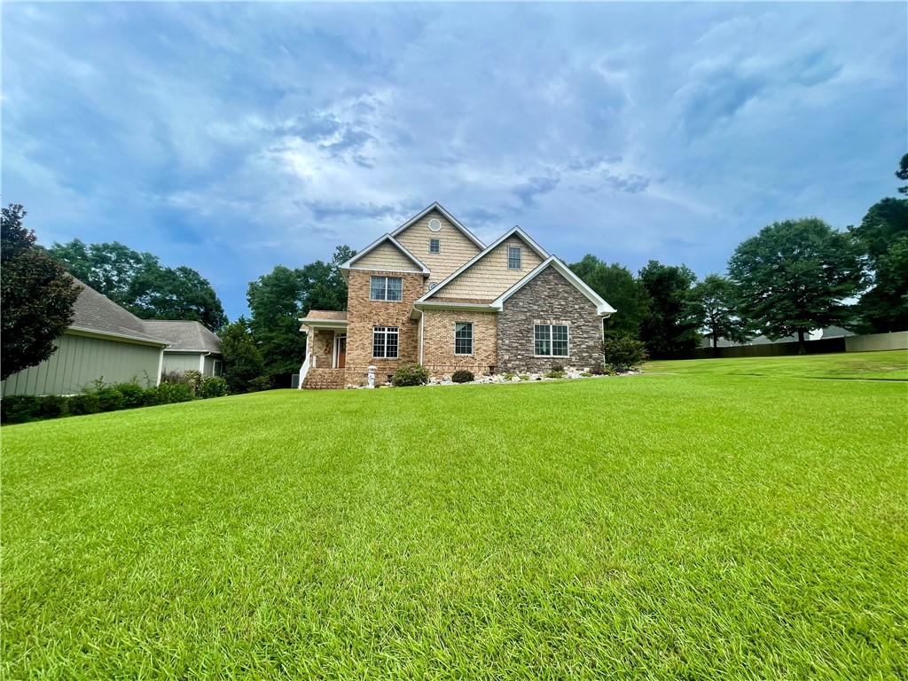 122 COACHMANS Drive
