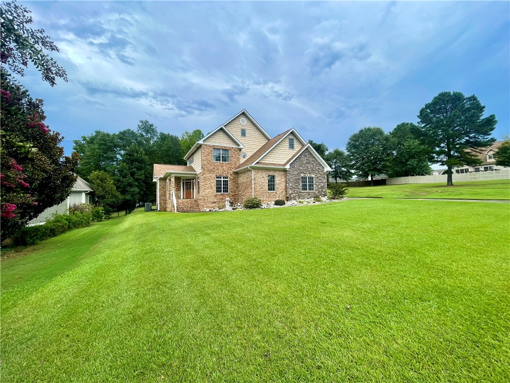122 COACHMANS Drive