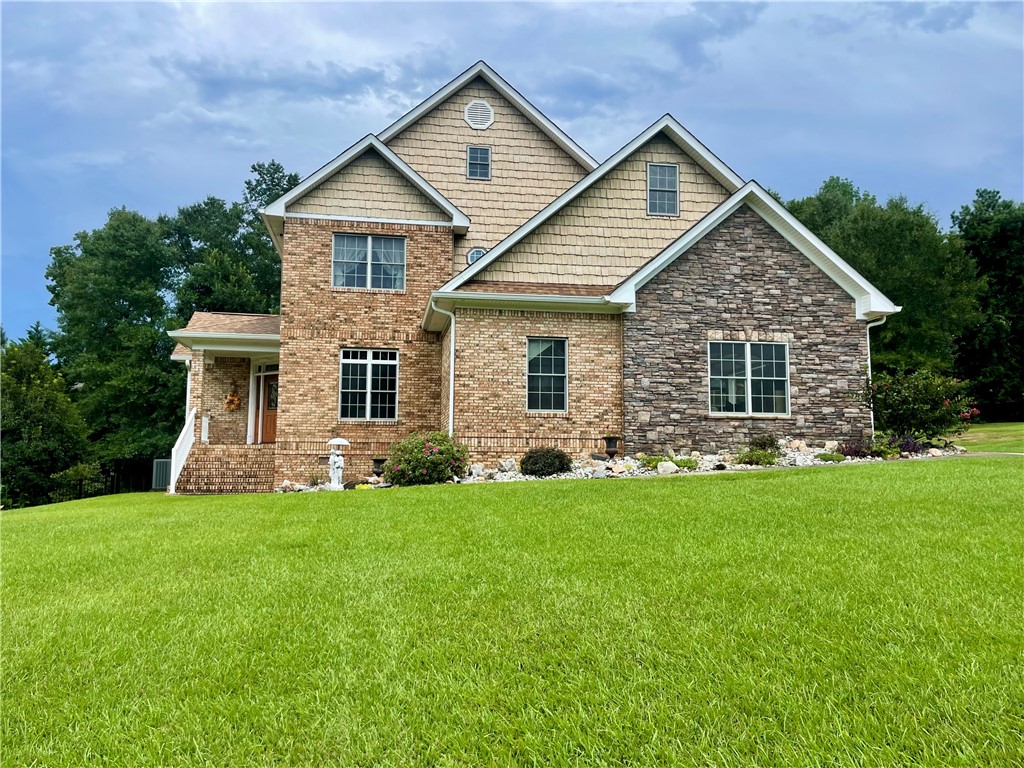 122 COACHMANS Drive