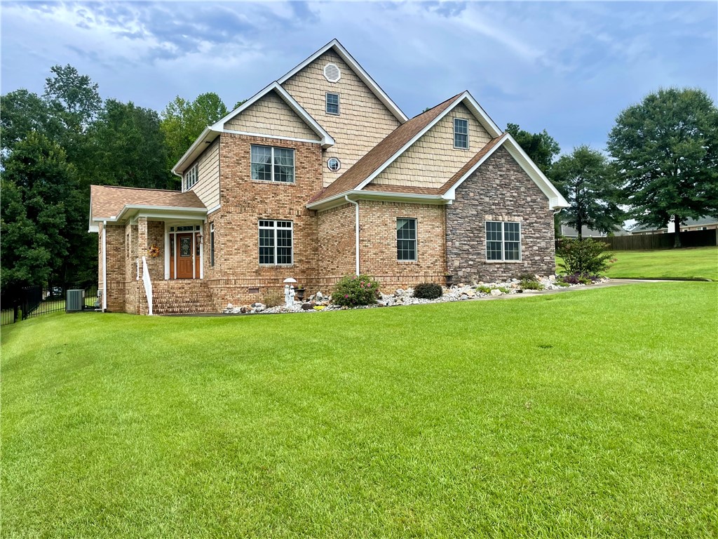 122 COACHMANS Drive