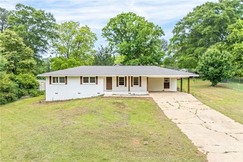 Photo of 44 CAROL Street, Alexander City, AL 35010 (MLS # 180207)