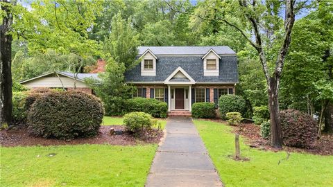 Photo of 1217 FERNDALE Drive, Auburn, AL 36832 (MLS # 181074)
