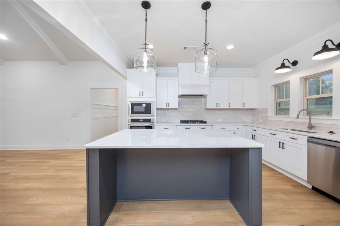 1890 LONGLEAF Lane