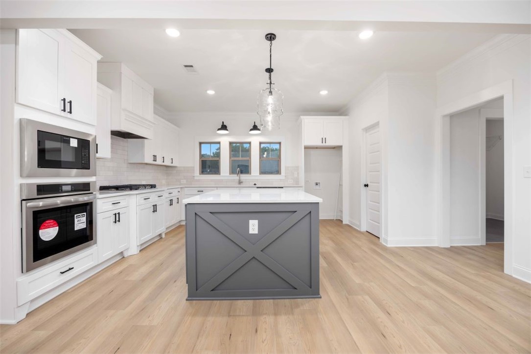 1890 LONGLEAF Lane