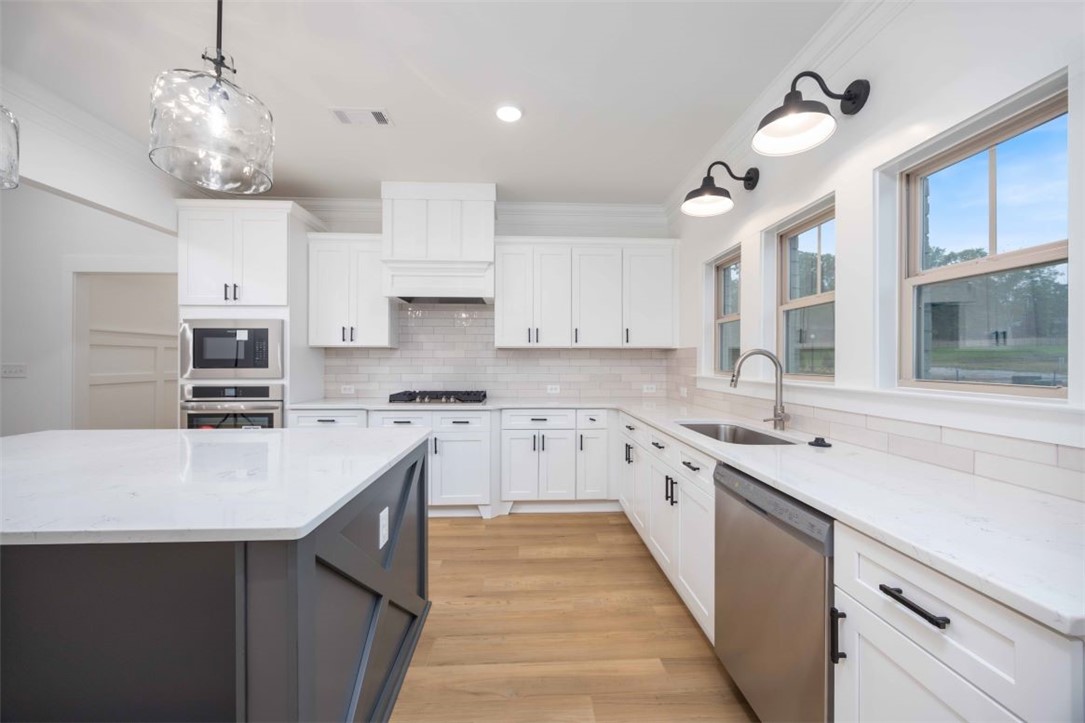 1890 LONGLEAF Lane
