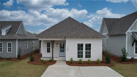 Photo of 67 SUMMER Street, Opelika, AL 36804 (MLS # 178787)