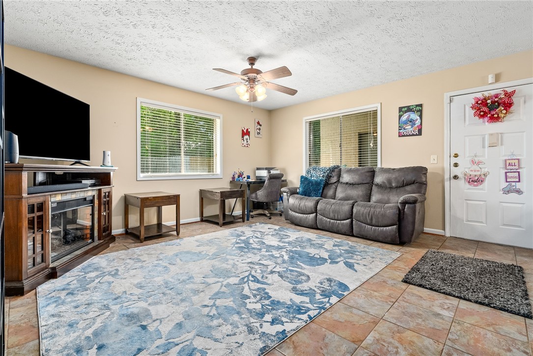 522 N DONAHUE Drive 2