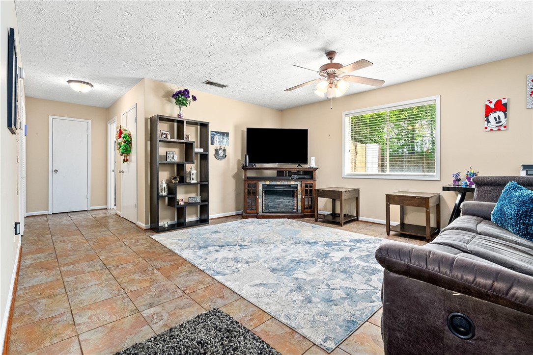 522 N DONAHUE Drive 2