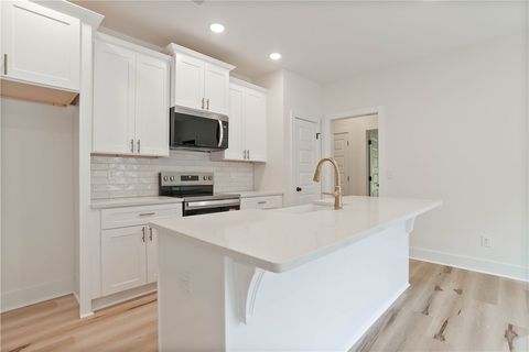 Photo of 37 CROSSING Court W, Valley, AL 36854 (MLS # 180106)