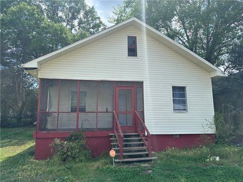 Photo of 403 N 15TH Street, Lanett, AL 36863 (MLS # 179777)