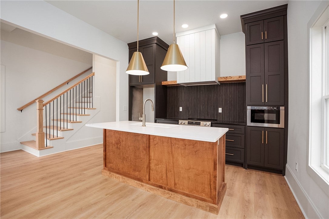 641 MARY BROOKS Drive 601