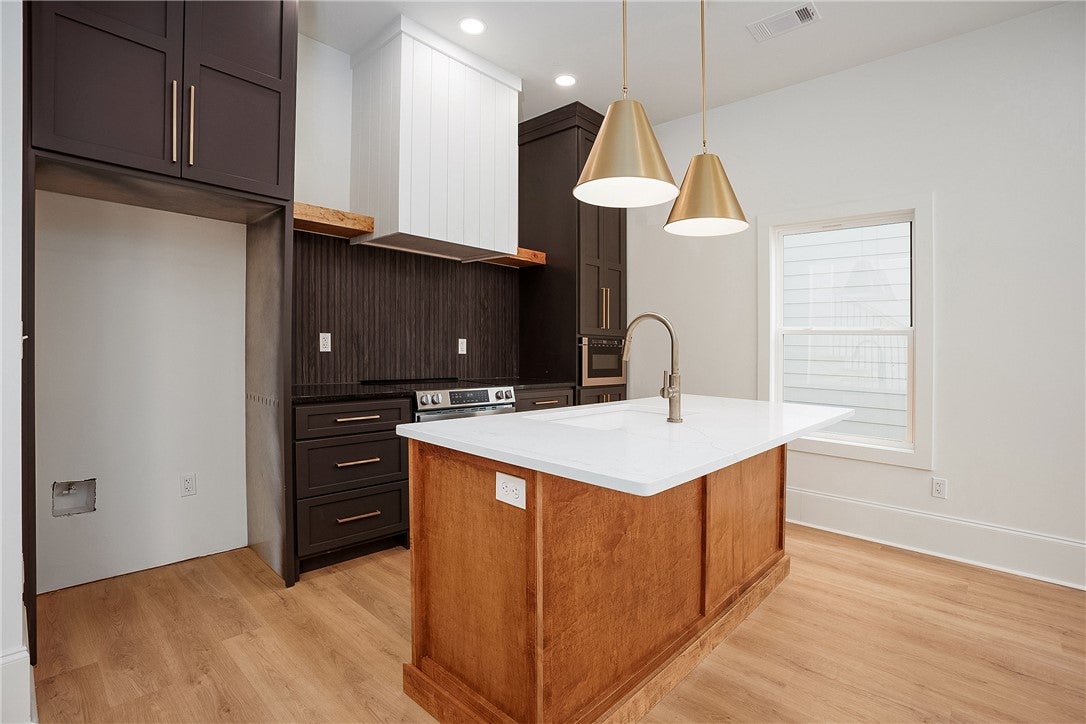 641 MARY BROOKS Drive 601