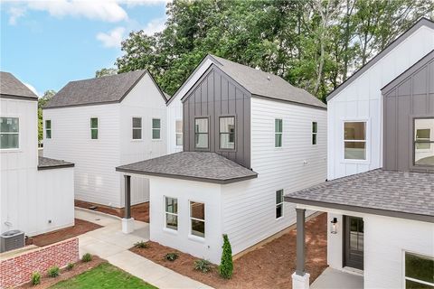 Photo of 618 MARTIN LUTHER KING Drive #6, Auburn, AL 36830 (MLS # 181149)