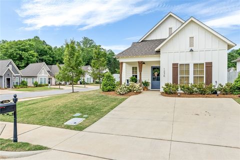 Photo of 1236 FOX TAIL Lane, Opelika, AL 36801 (MLS # 180419)