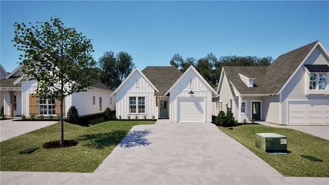 Photo of 816 HUNTERS Way, Opelika, AL 36801 (MLS # 177144)