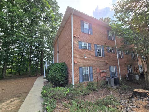 Photo of 168 E UNIVERSITY Drive #L204, Auburn, AL 36832 (MLS # 181291)