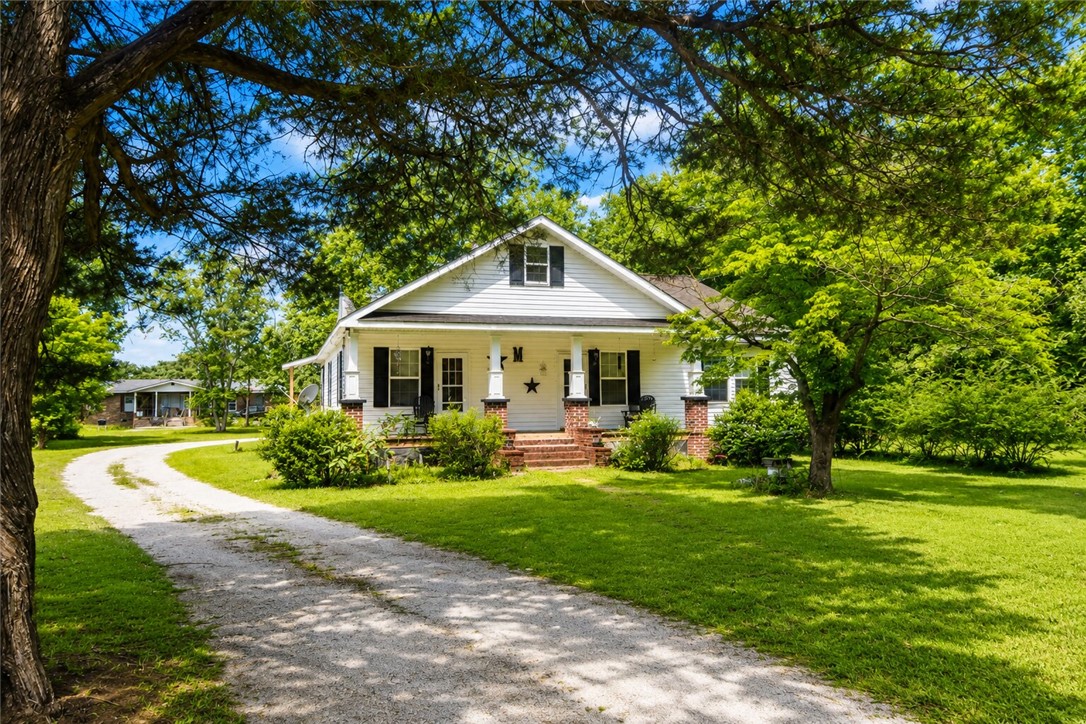 1075 LOWE Road