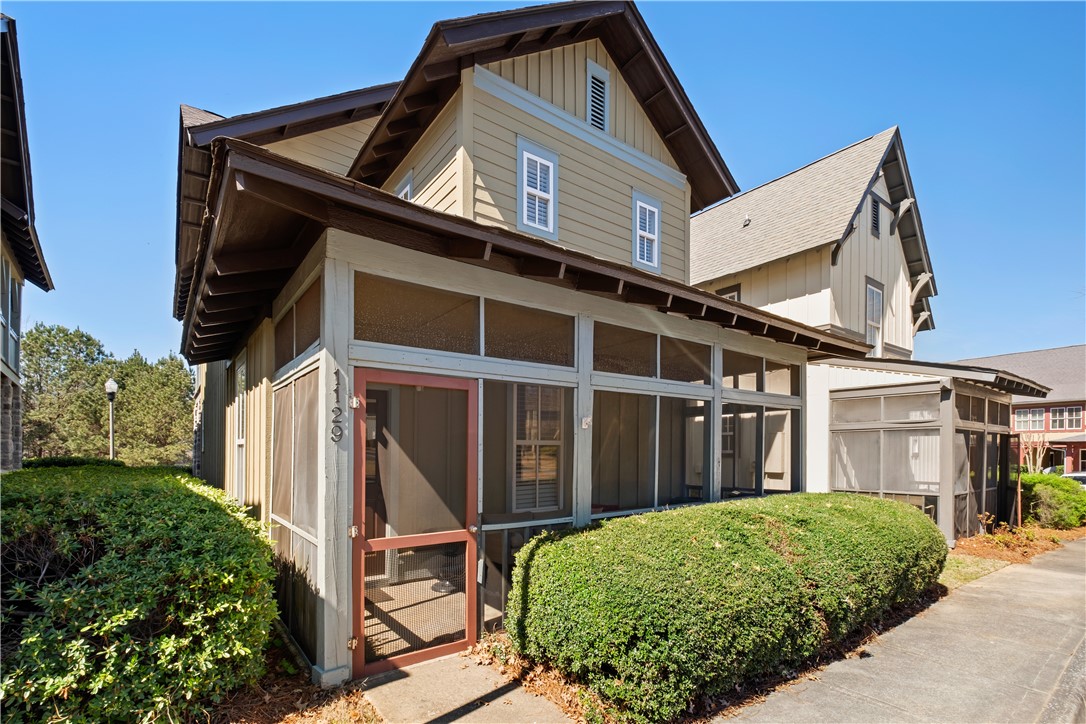 Auburn, Alabama 36830, United States, 3 Bedrooms Bedrooms, ,3 BathroomsBathrooms,Residential,Pending,93029