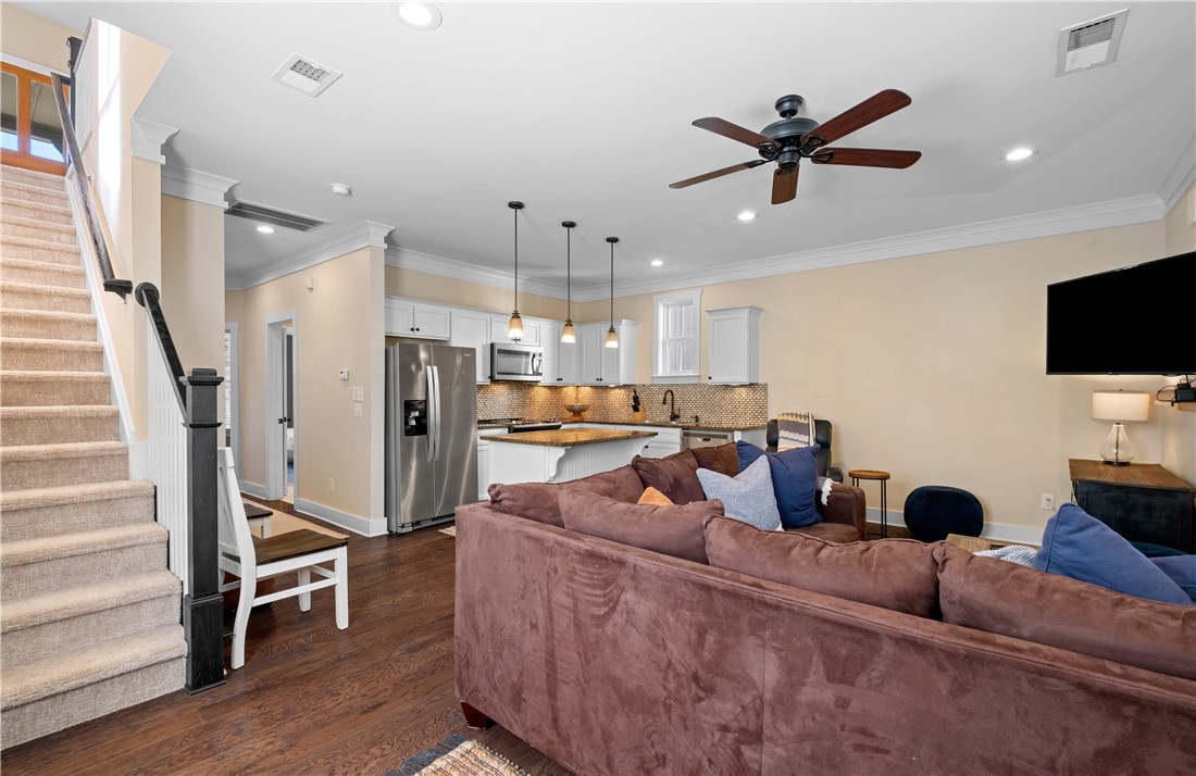 Auburn, Alabama 36830, United States, 3 Bedrooms Bedrooms, ,3 BathroomsBathrooms,Residential,Pending,93029