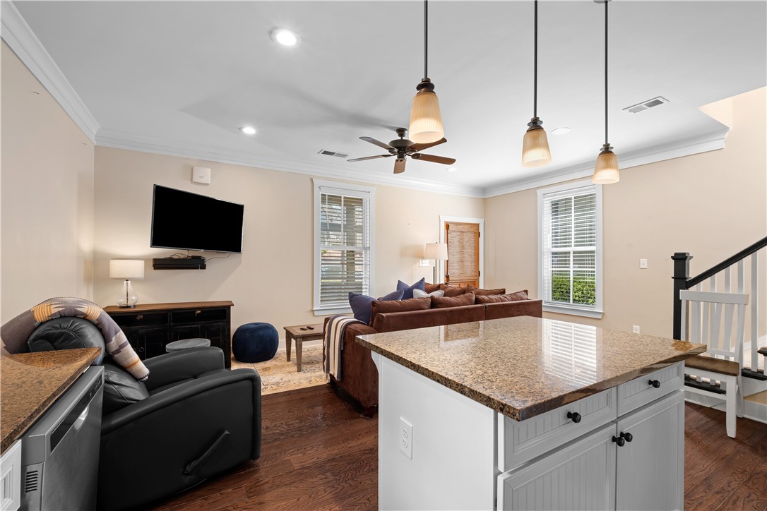 Auburn, Alabama 36830, United States, 3 Bedrooms Bedrooms, ,3 BathroomsBathrooms,Residential,Pending,93029