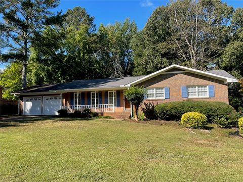 Photo of 1510 TERRACE Court, Opelika, AL 36801 (MLS # 176942)