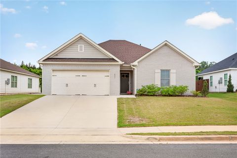 Photo of 401 BUSH CREEK Road, Opelika, AL 36804 (MLS # 179566)