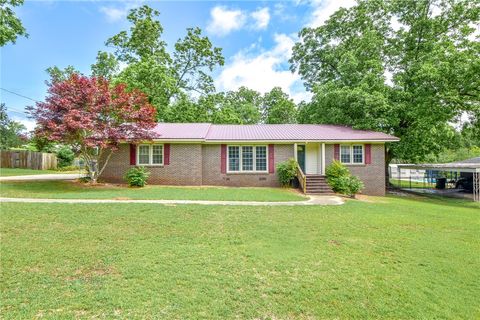Photo of 1787 EASTWOOD Drive, Alexander City, AL 35010 (MLS # 180421)