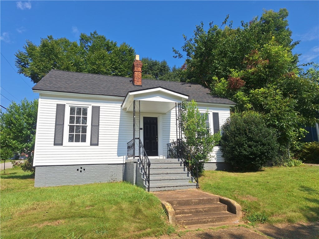 Photo of 212 S 5TH Avenue, Lanett, AL 36863 (MLS # 181932)